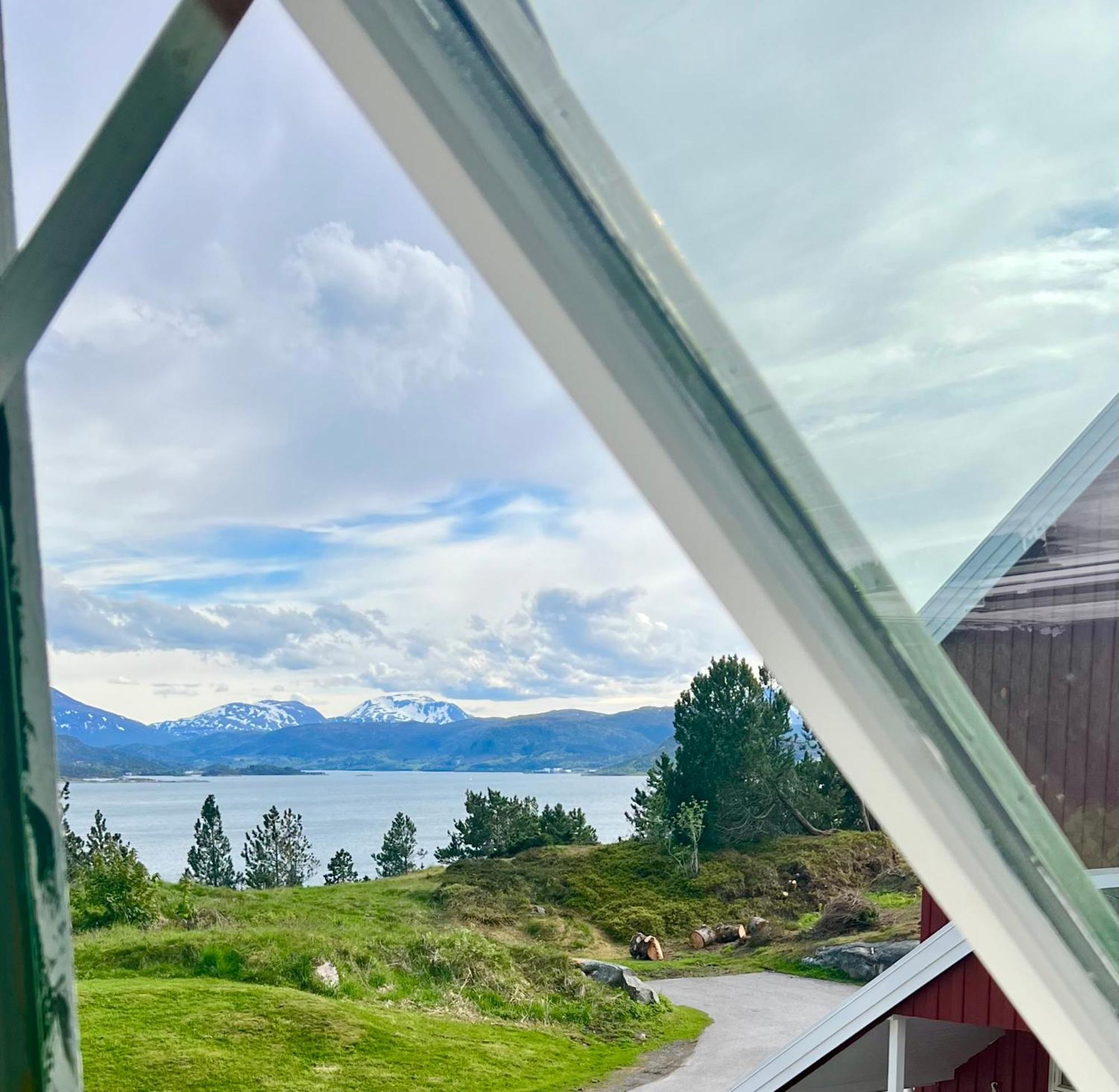 Wake Up To A Beautiful View And Smell Of The Sea Apartment Kristiansund Bagian luar foto