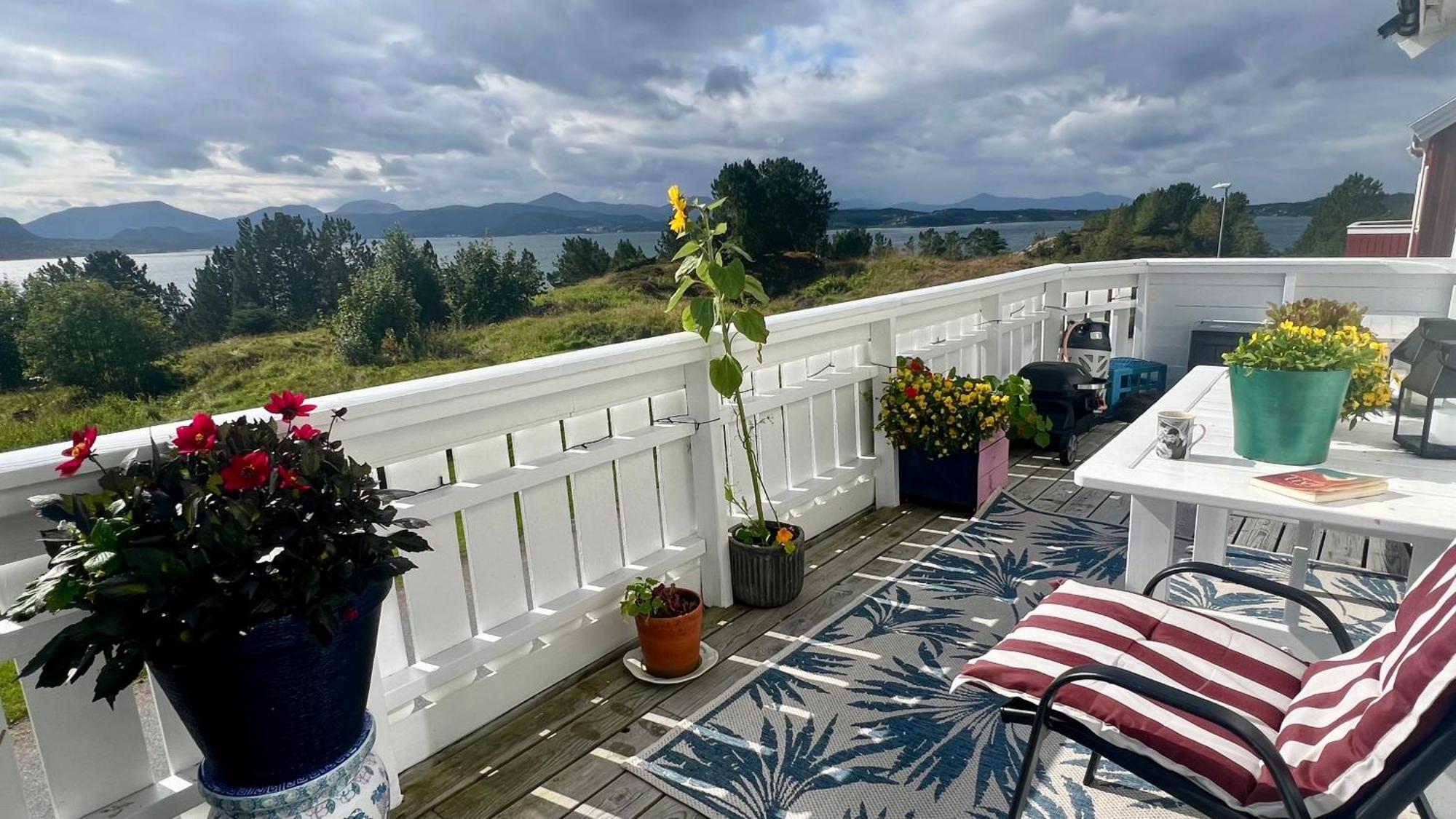 Wake Up To A Beautiful View And Smell Of The Sea Apartment Kristiansund Bagian luar foto