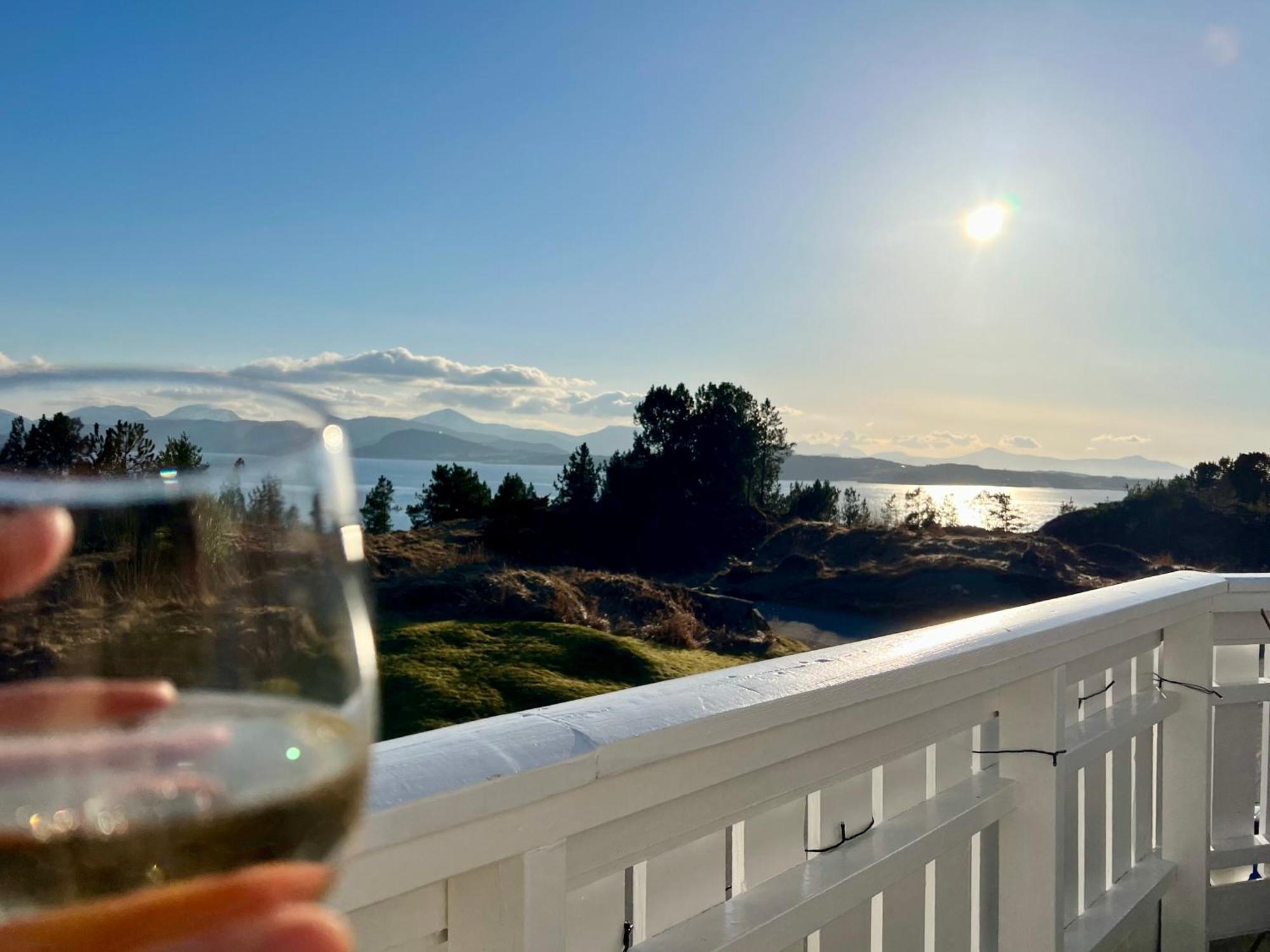 Wake Up To A Beautiful View And Smell Of The Sea Apartment Kristiansund Bagian luar foto